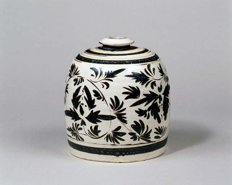 鉅鹿」発見100年― 磁州窯と宋のやきもの展 | 静嘉堂文庫美術館（静嘉堂