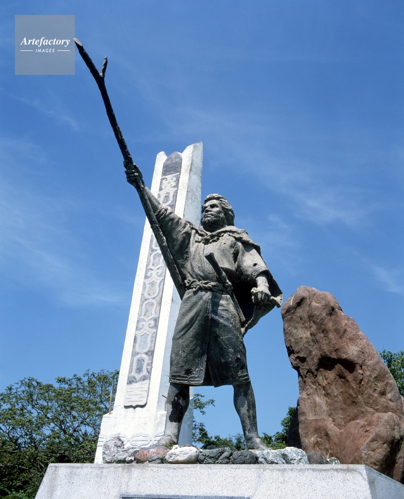 シャクシャイン・銅像