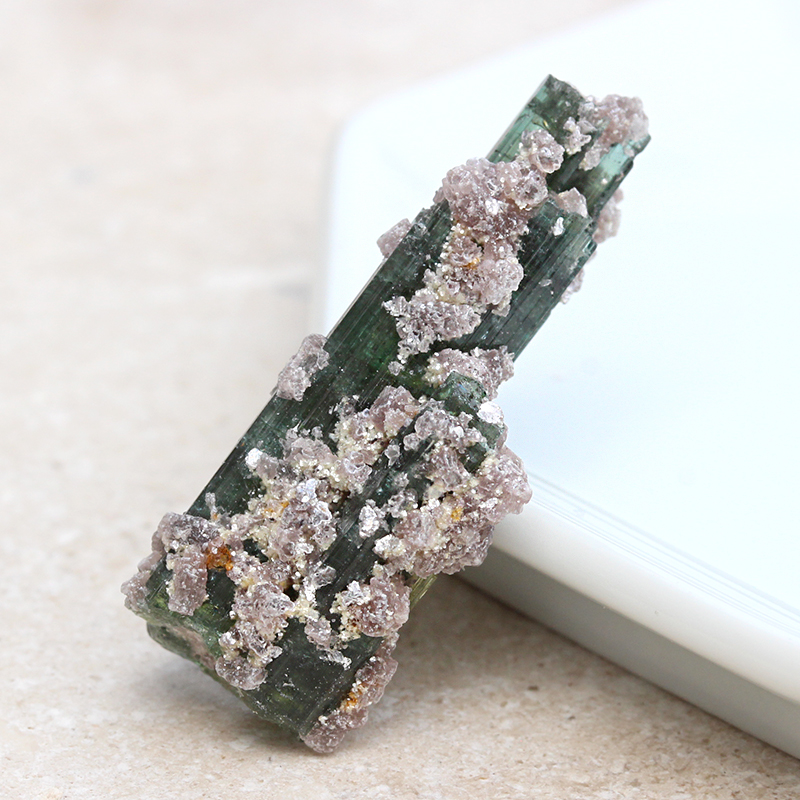 ブラジル産ウォーターメロントルマリン原石（レピドライト共生）-067