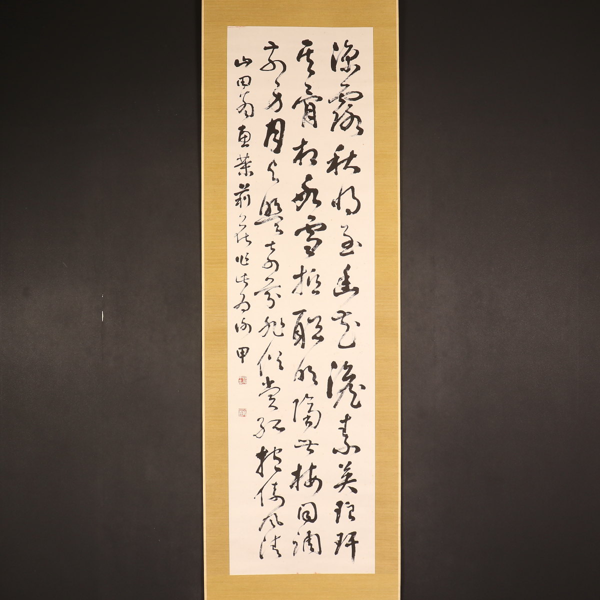 箱が正規のものか不明】漢字の書道作品 掛軸 箱が正規の