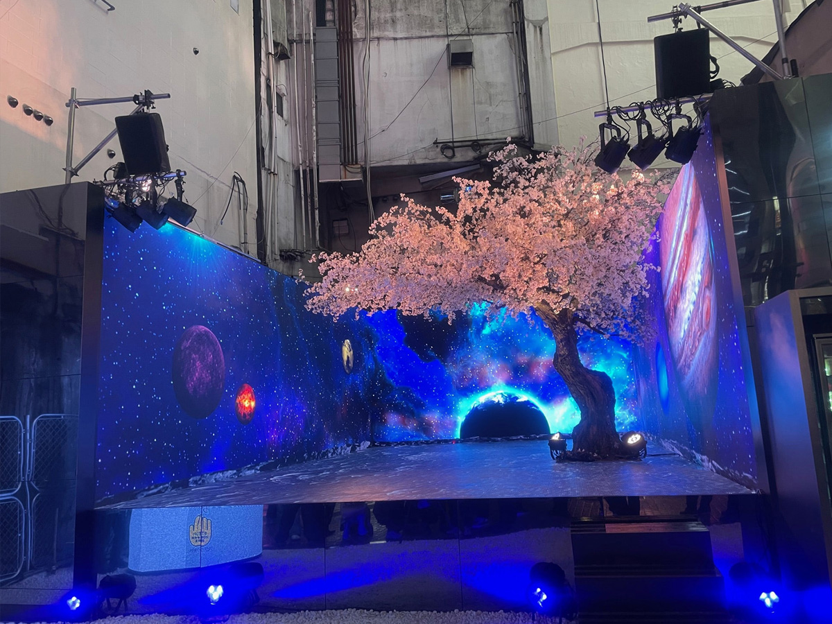 桜の木造形ディスプレイ｜美術製作・美術施工プロデュースの(株)アルチザン