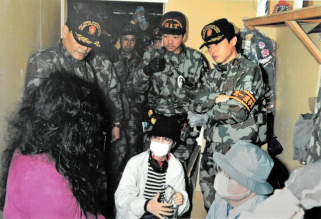 サティアンの村で教団と対峙した記憶 96歳住民が託す1千枚の写真：朝日新聞