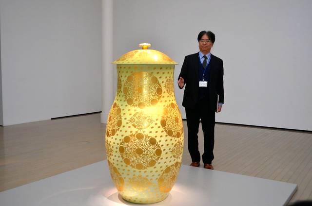 究極の美◼️蔵からかなり美しい大きな壺、壷が出てきました。花道具