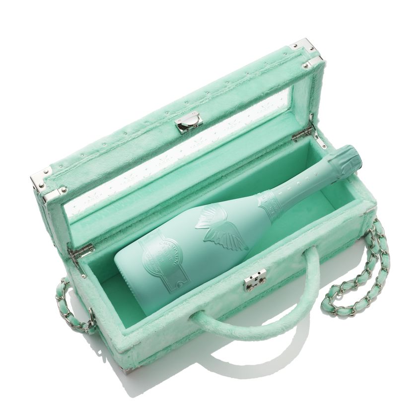 ラグジュアリーシャンパンブランド“ANGEL CHAMPAGNE”が 夏季限定商品