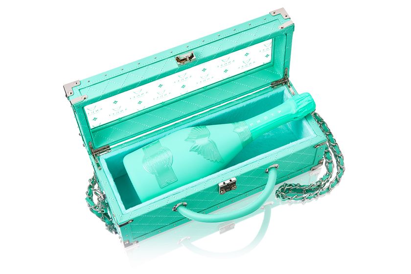 ラグジュアリーシャンパンブランド“ANGEL CHAMPAGNE”が 夏季限定