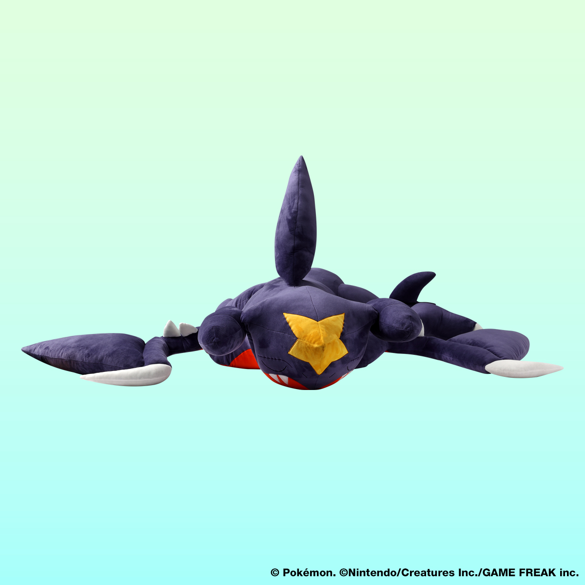 マッハポケモン「ガブリアス」が 大きなクッション(全長約1.6m)になっ