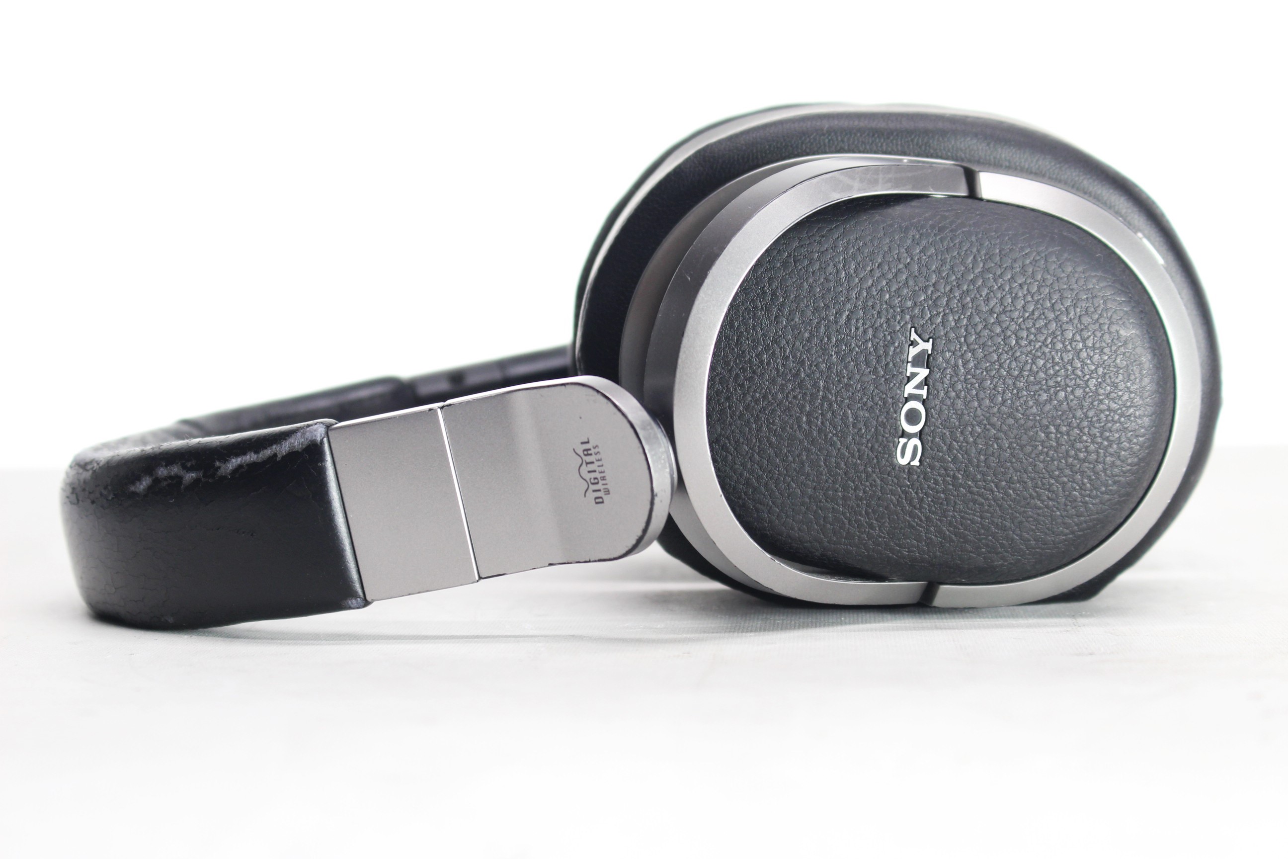 SONY MDR-HW700DS ワイヤレスサラウンドヘッドホン ソニー、9.1ch対応
