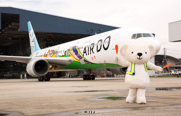 エア・ドゥ、特別塗装機「ベア・ドゥ北海道JET」公開 29日就航、道内
