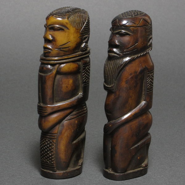 骨彫刻の男女像<アフリカの彫刻：アフリカ雑貨アザライ