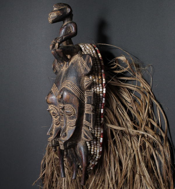 セヌフォKpelyeマスク（双面）<アフリカの仮面(木彫り)：アフリカ雑貨