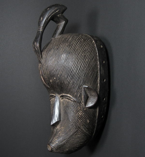 バソンゲのマスク<アフリカの仮面(木彫り)：アフリカ雑貨アザライ