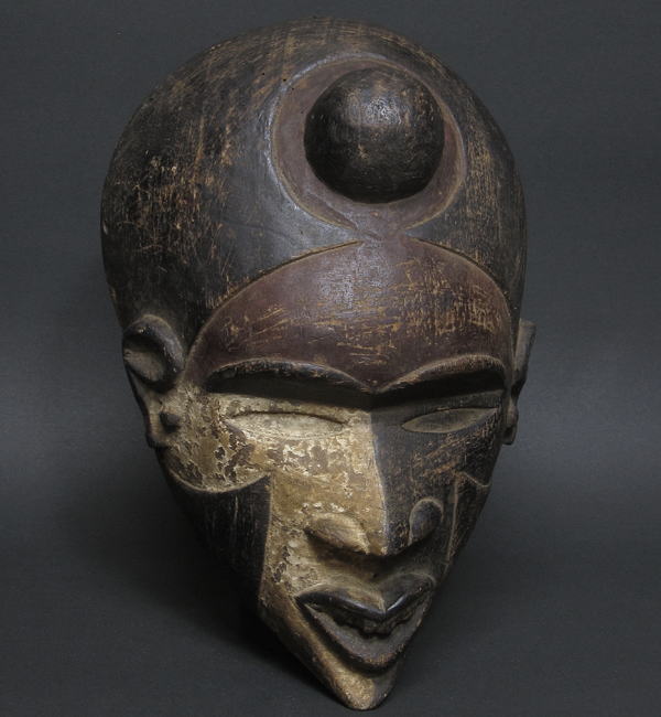 バコンゴのマスク<アフリカの仮面(木彫り)：アフリカ雑貨アザライ