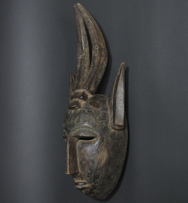 二本角のマスク<アフリカの仮面(木彫り)：アフリカ雑貨アザライ