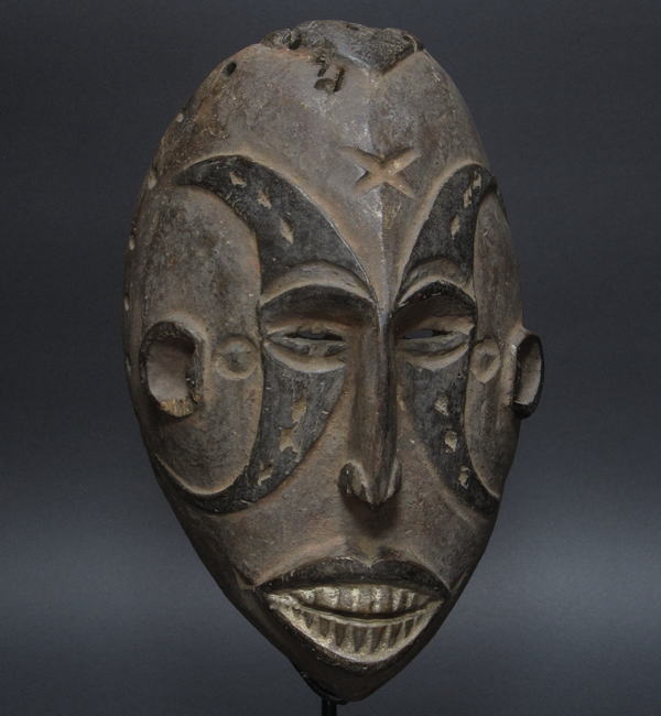 乙女の精霊の仮面<アフリカの仮面(木彫り)：アフリカ雑貨アザライ