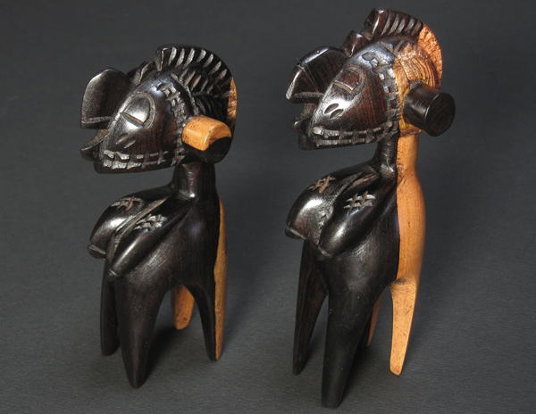 エボニーニンバ像(小)<アフリカの木彫り像：アフリカ雑貨アザライ