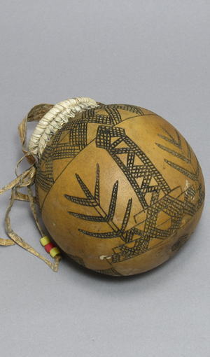 ひょうたん容器(焼刻・中）<アフリカのひょうたん容器：アフリカ雑貨