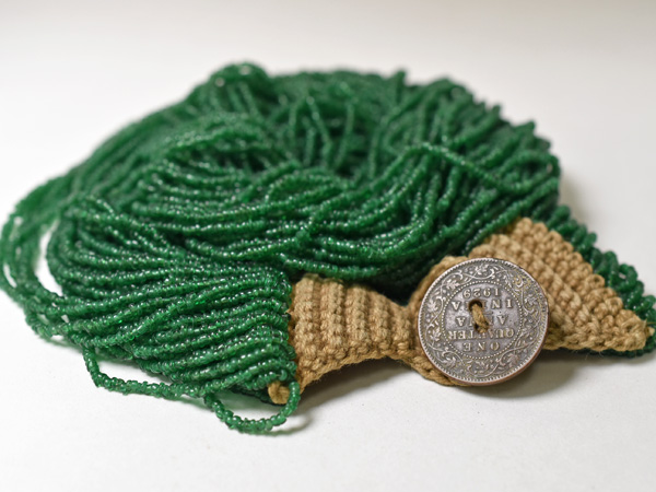 アンティーク 透明緑色の小粒蜜柑玉 ネパール インドパシフィック