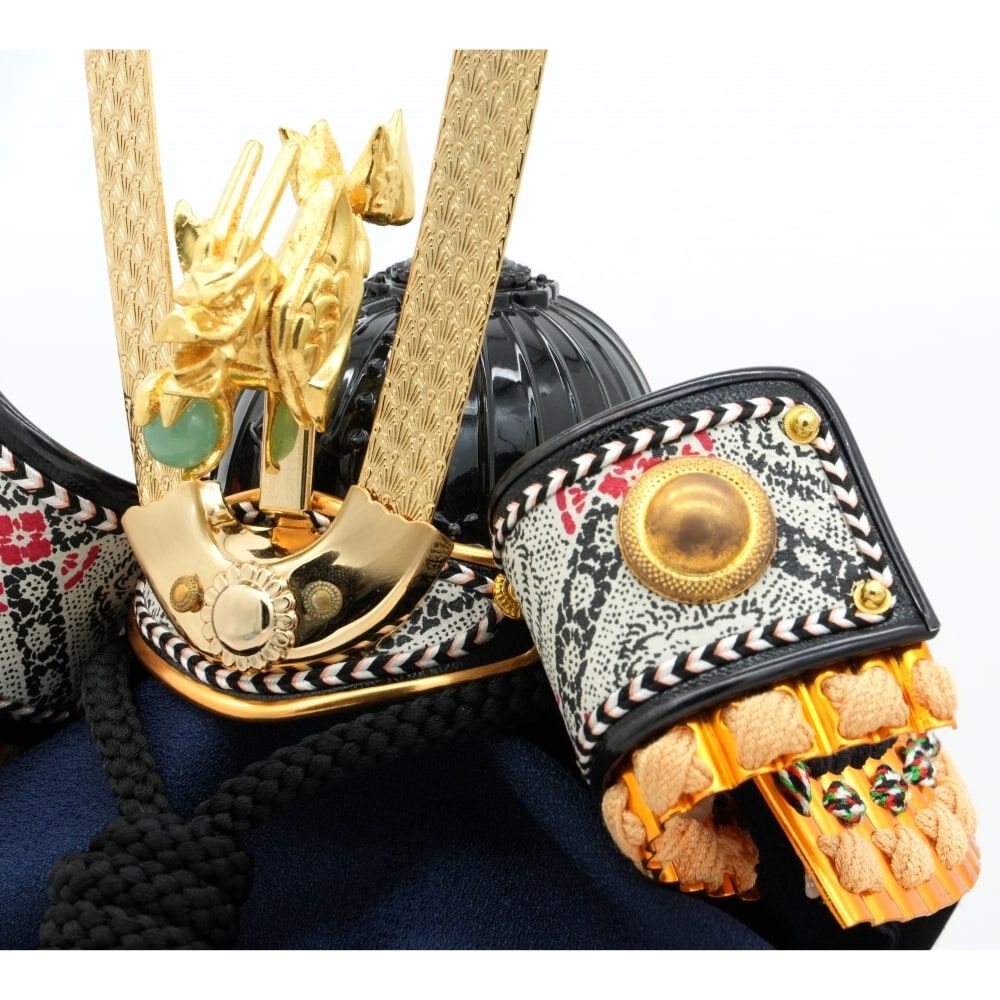 五月人形】兜飾り 床飾り「桐箱入り兜 黒糸縅」 (528701)コンパクト