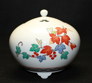 酒井田柿右衛門の新作陶磁器の買取・査定相場と最新の買取価格を公開