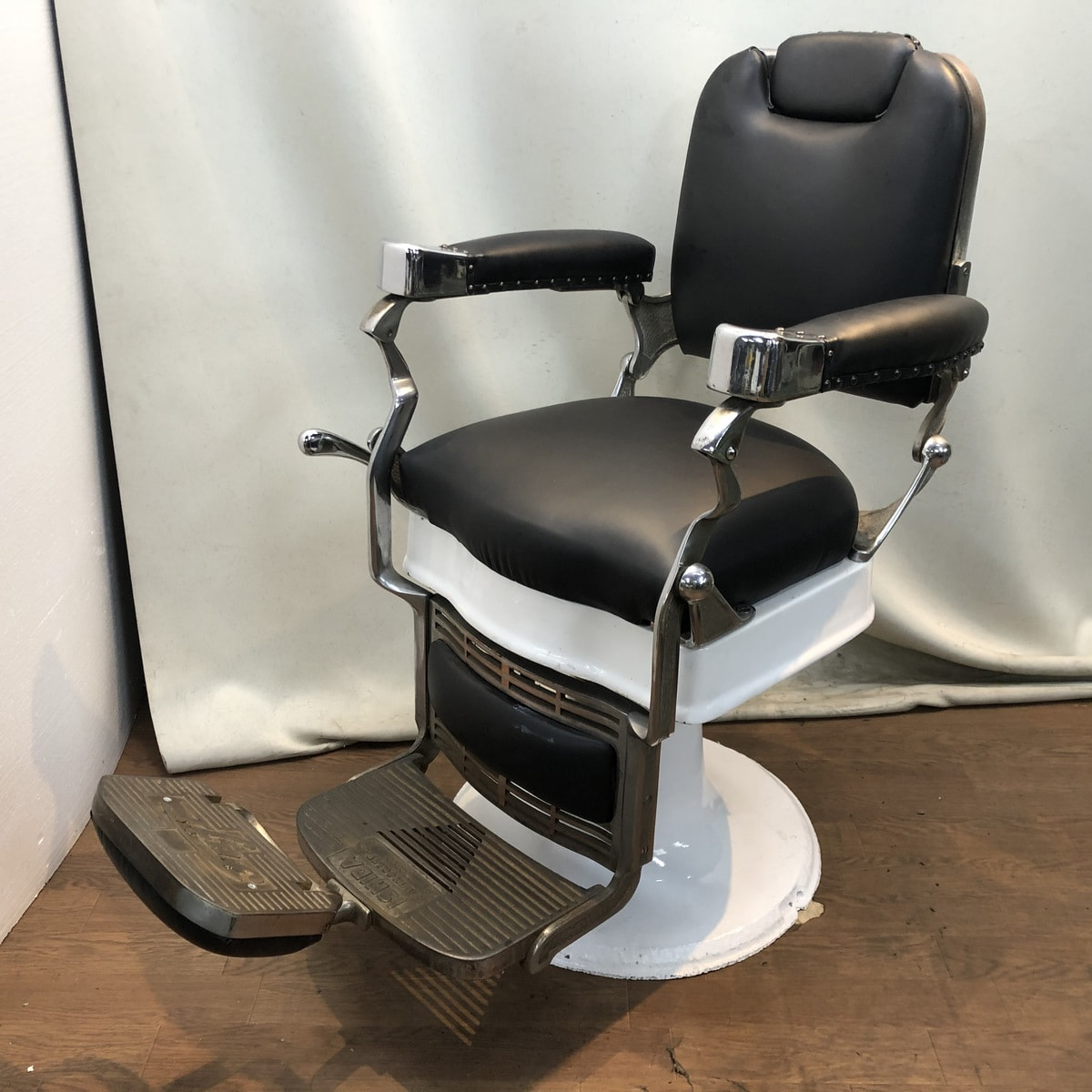 理容椅子 バーバーチェア