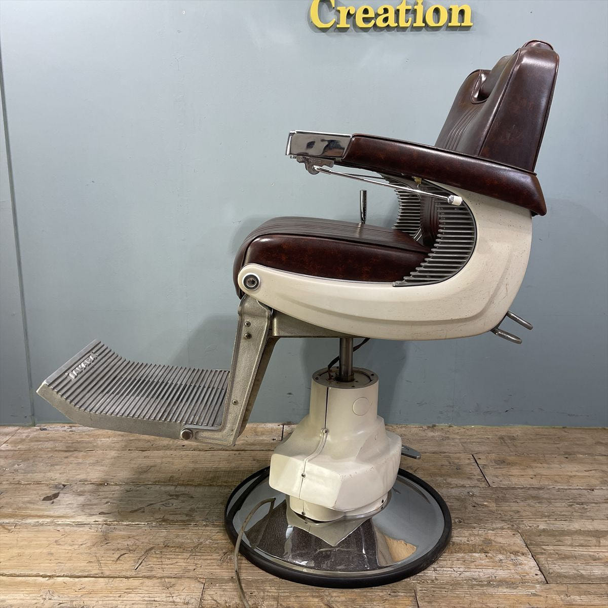 タカラベルモント 昭和レトロ バーバーチェア（理容椅子）の卸・通販