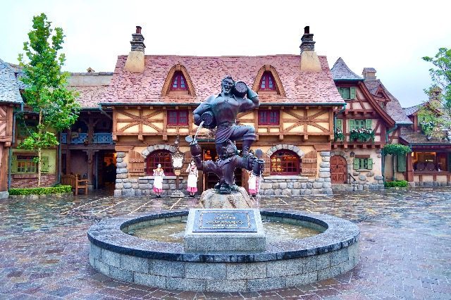 東京ディズニーランド】映画『美女と野獣』の世界が広がる新エリアを