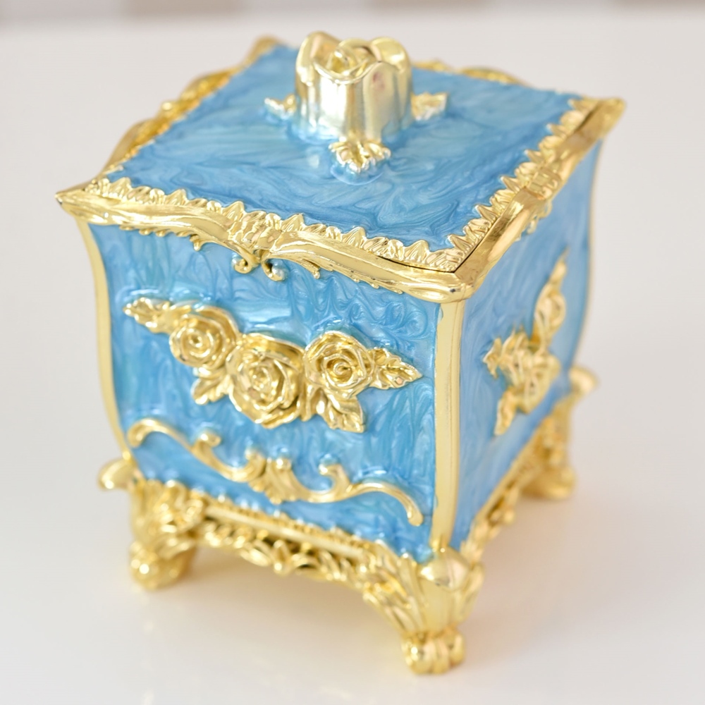 ゴージャス 薔薇の蓋付き小物入れ(ジュエリーボックス) ブルー