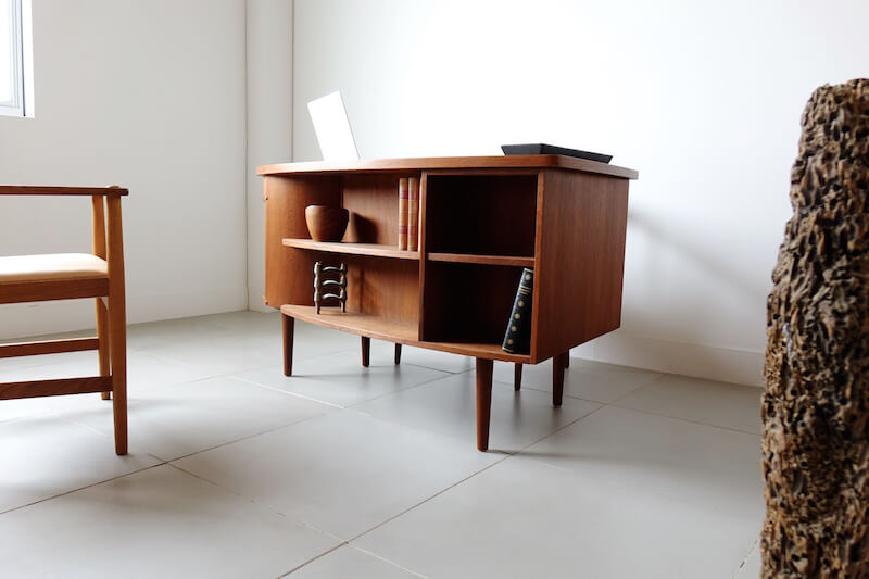 Bellbet | model.54 Kidney desk by Kai Kristiansen (カイ