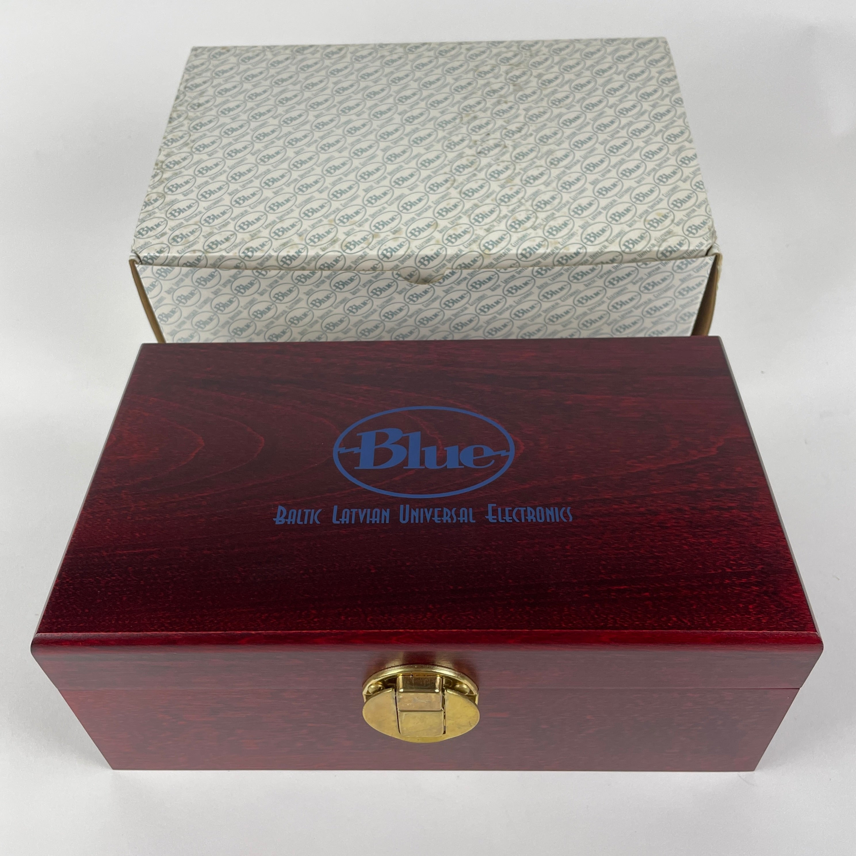 BlueMouse1.jpg?v=1720475836&