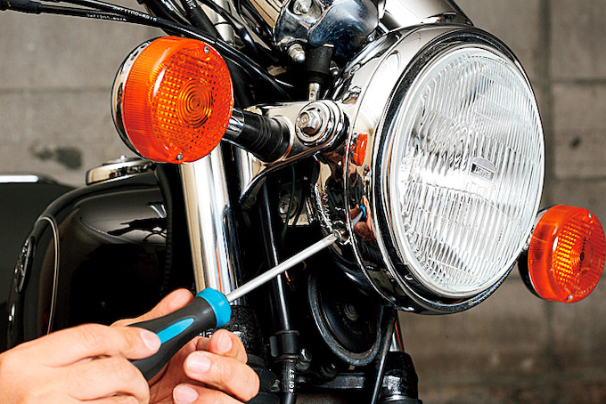 ヤマハ SR400の灯火類の交換 メンテナンス-バイクブロス