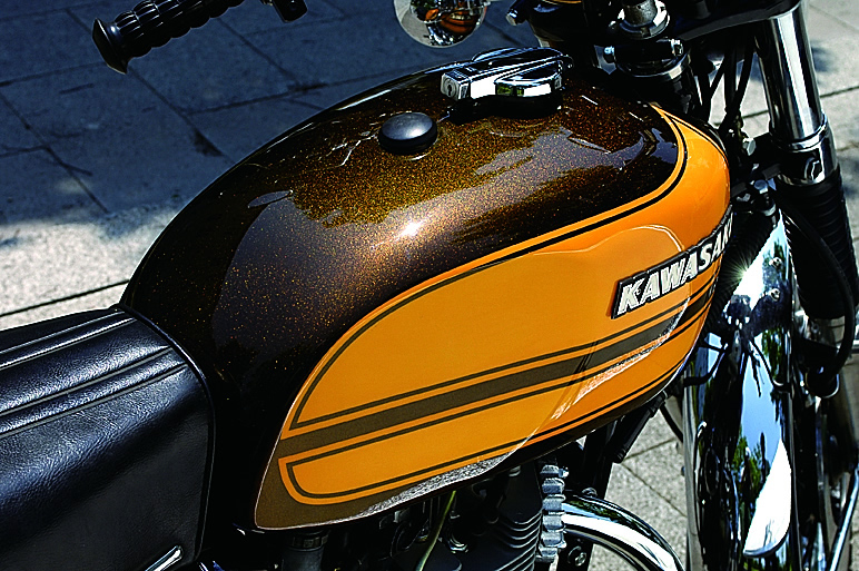 Kawasaki W3 タンク 純正ガソリンタンク ボルト ダンボール付き 純正