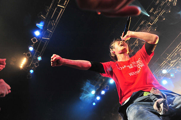 UVERworld Tシャツも破る白熱の“男祭り”をチラ見せ | Daily News