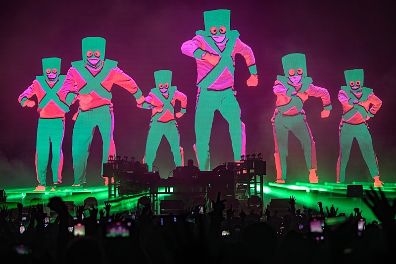 ライブレポート＞ケミカル・ブラザーズ、東京ガーデンシアターを踊らせ