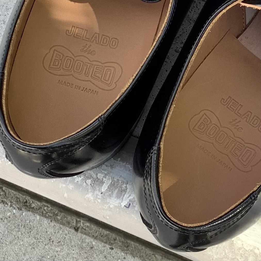 1941年製のネイビーラストを使用したユニバーサルな革靴 | Trading