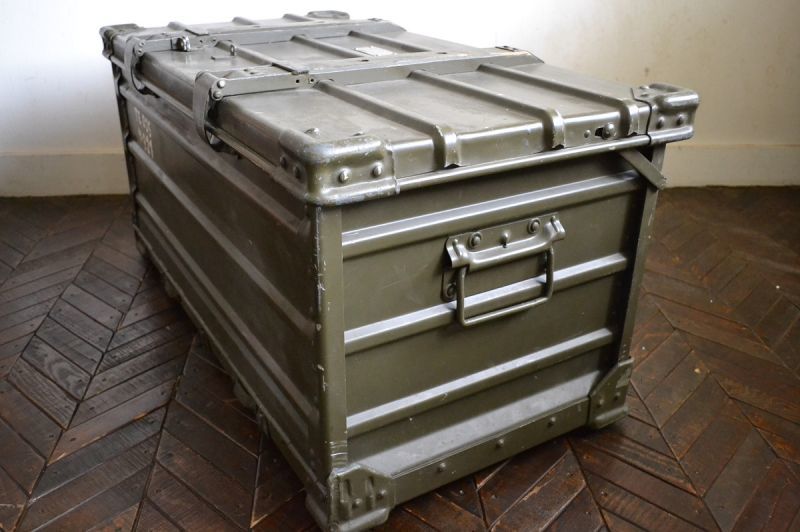 ドイツZARGES社イギリス軍折り畳みアルミコンテナ - ガジェットモード