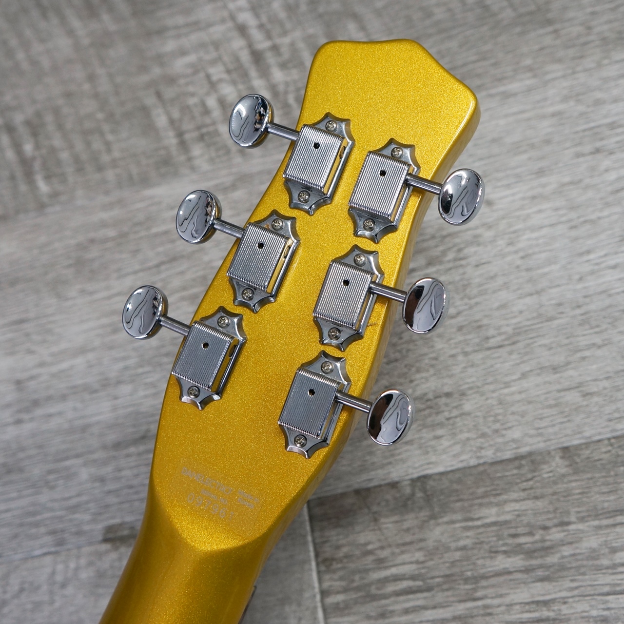 期間限定価格】 Danelectro 56 Single Cutaway - Gold - / 楽器屋BOW