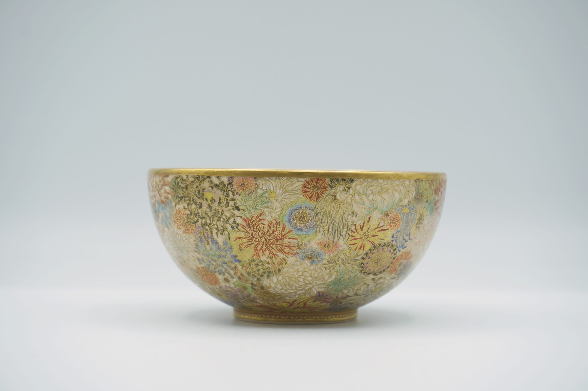 圭山 薩摩錦手 花詰風俗図茶碗 | 明治工芸・明治金工の販売専門店なら