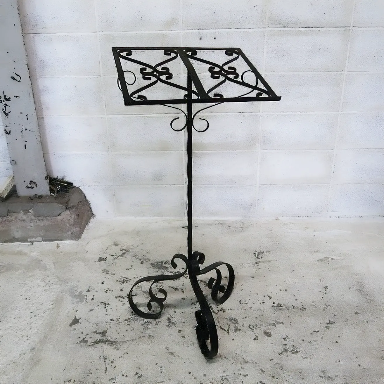 アンティーク 譜面台 アイアンミュージックスタンド ｜ glow ANTIQUES