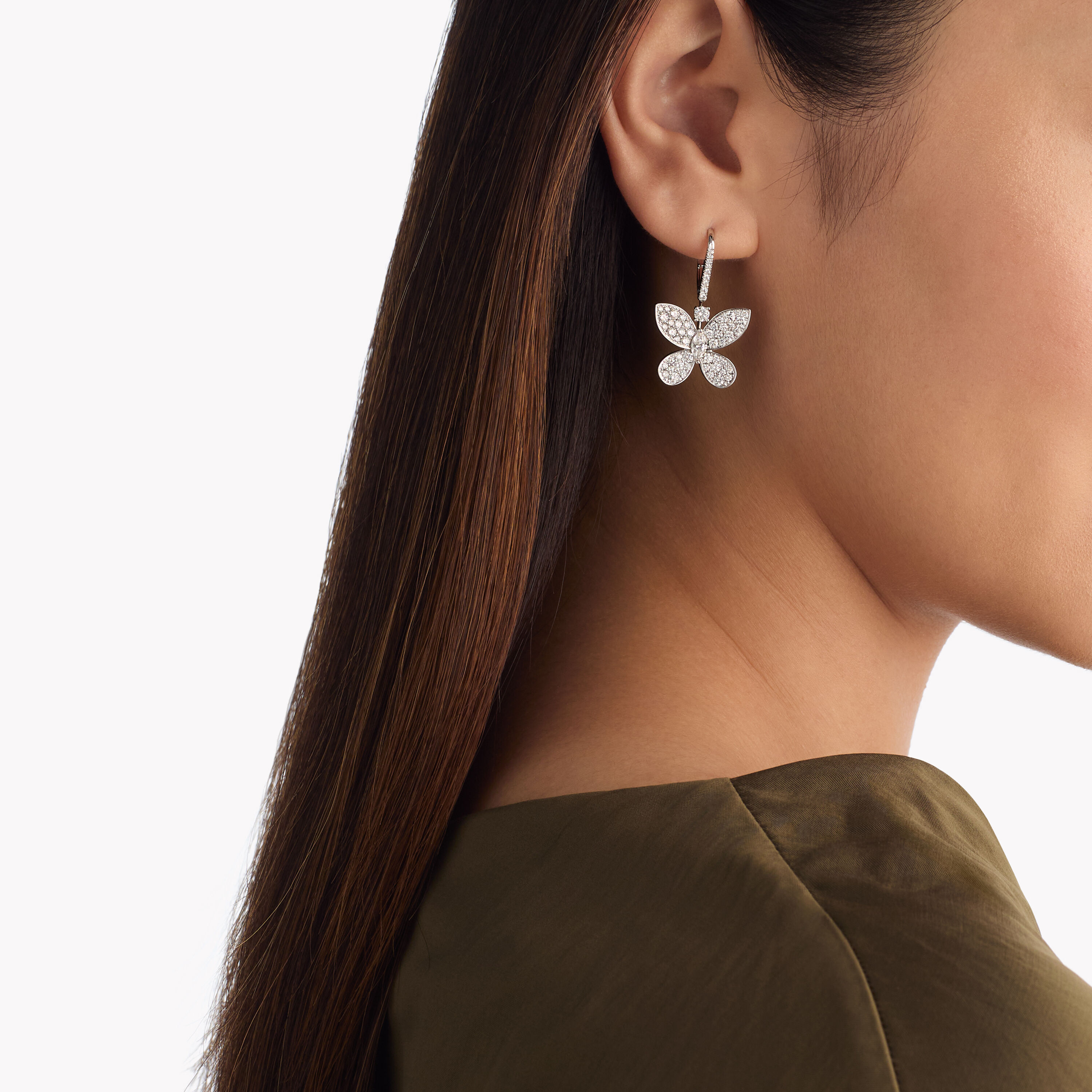 tsubutamipu】ハンドメイド カメリア バタフライイヤリング 500x0.jpg