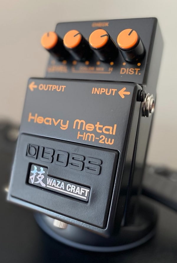 Boss HM-2w Review (pedal in hand) | Guitar Chalk