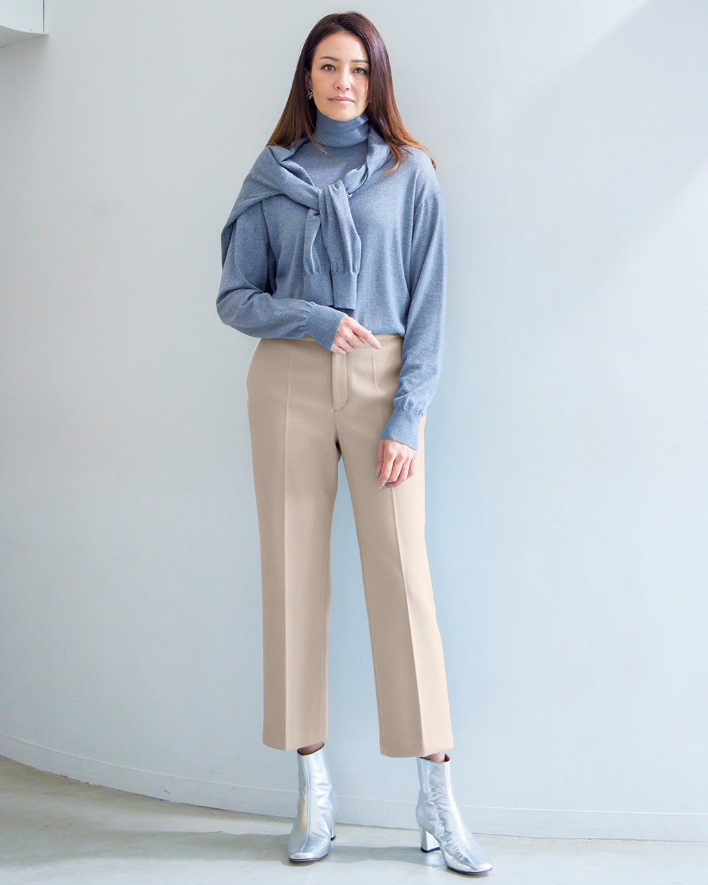 ブルネロクチネリ コットン テーパードパンツ ライトグレー ボタン