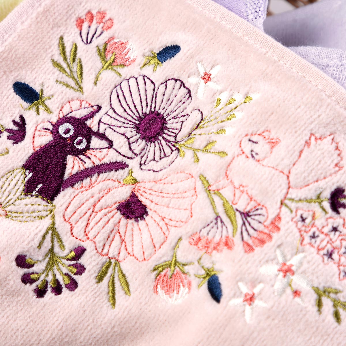 魔女の宅急便 「キキとジジ」 刺繍ミニタオル | どんぐり共和国そらの