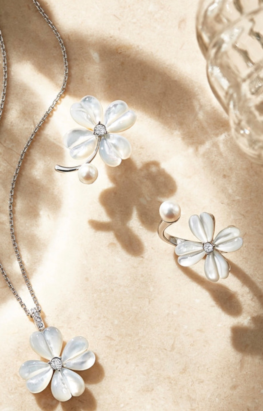 シェルクローバーブローチ🍀 | ヴァンドームブティック | ショップ