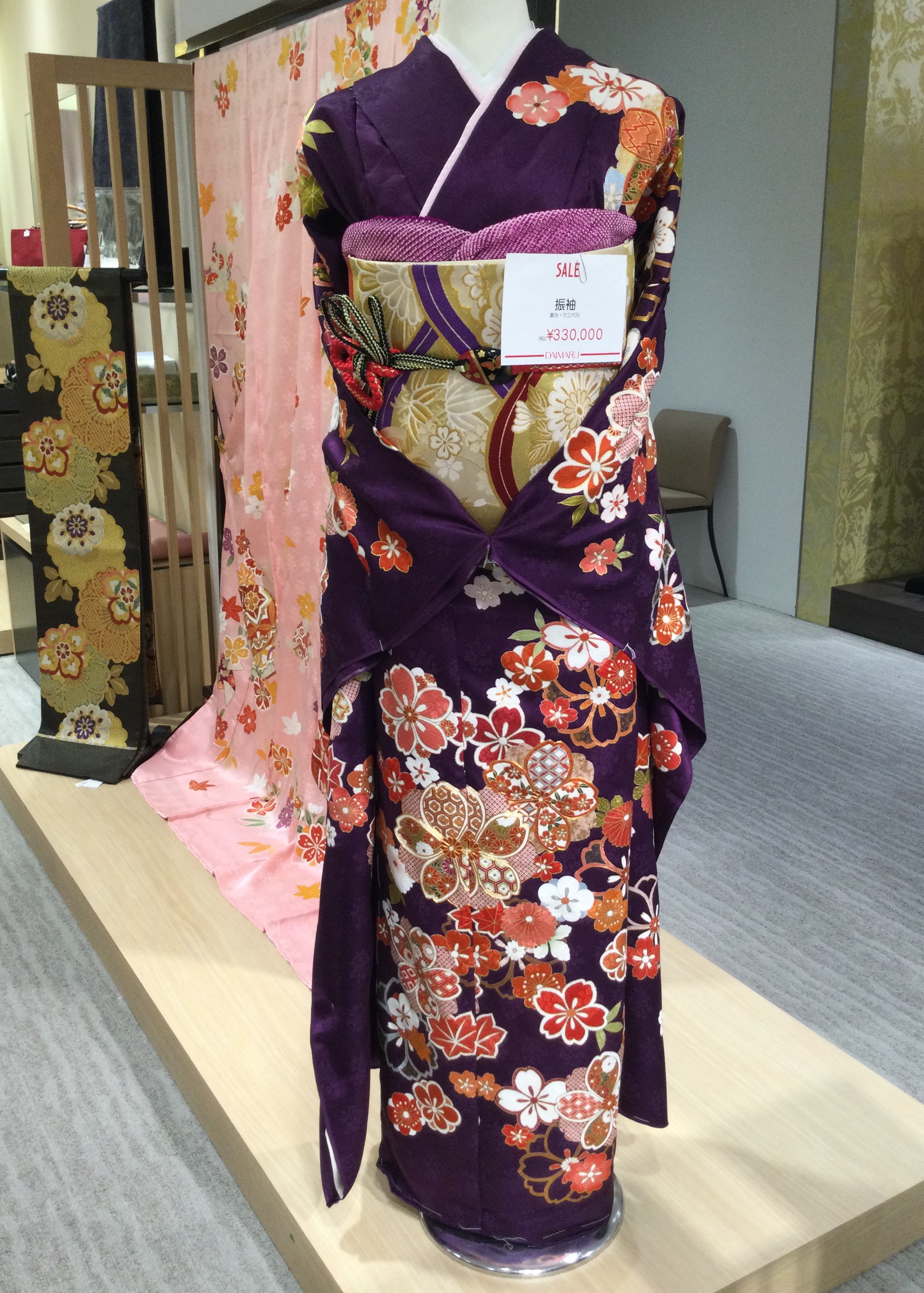 振袖 豪華 銀通し 刺繍 金彩 紋意匠 薔薇 身丈166cm 撥水加工済