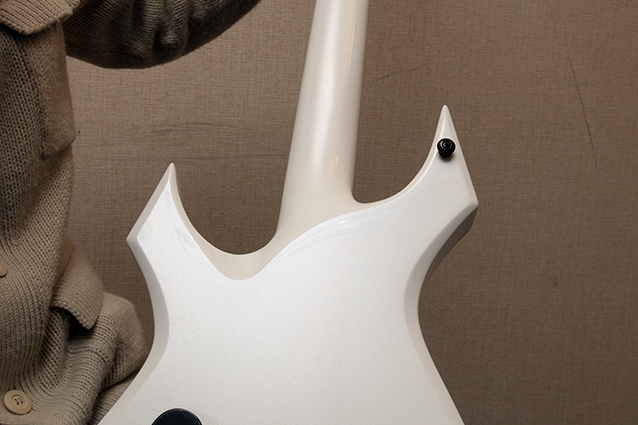 新製品動画速報！ B.C.Rich / 1983 Warlock Bass【楽器検索デジマート】