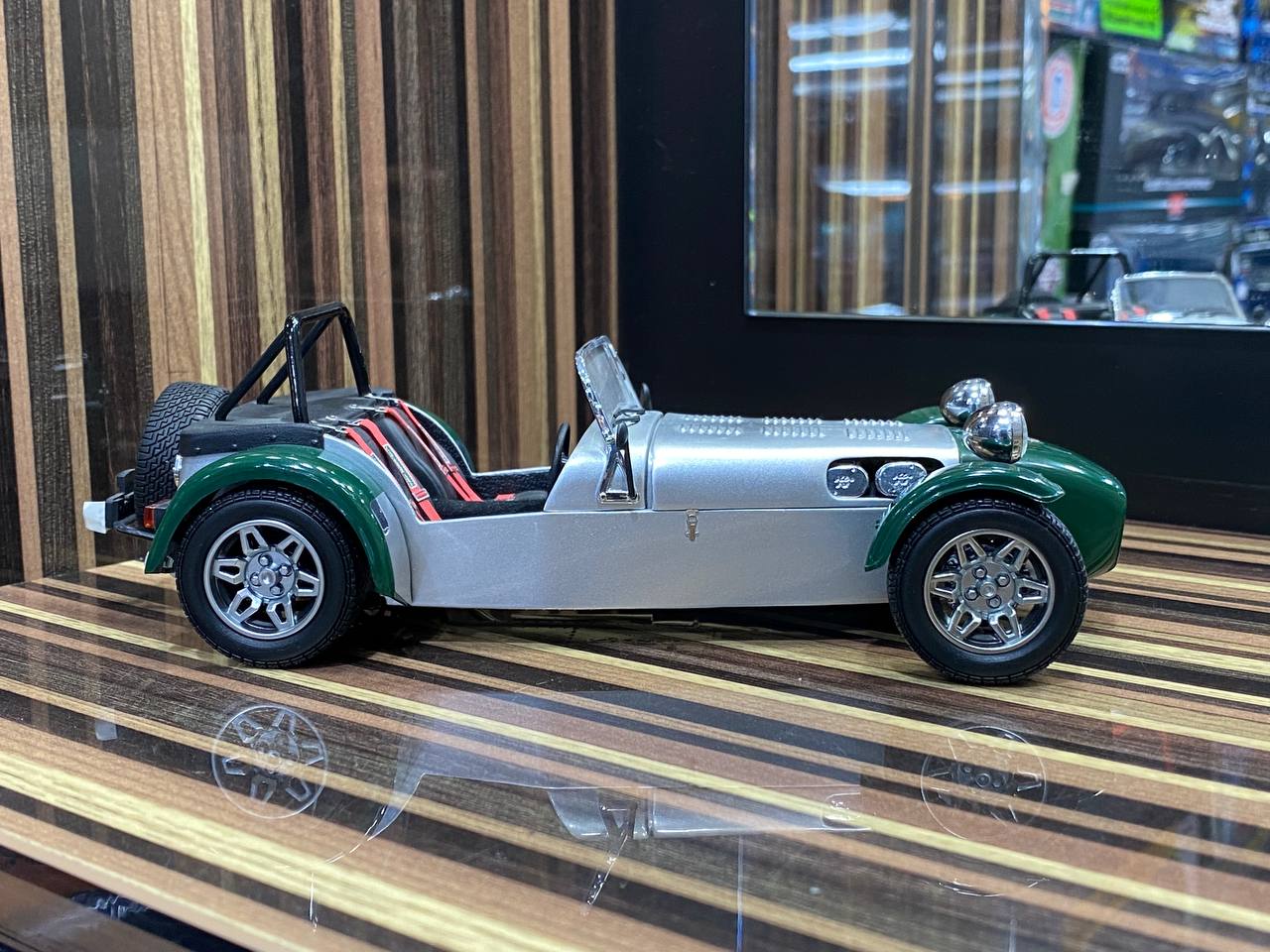 1/18 Diecast Caterham Super Seven Cycle Fender Green Kyosho Model