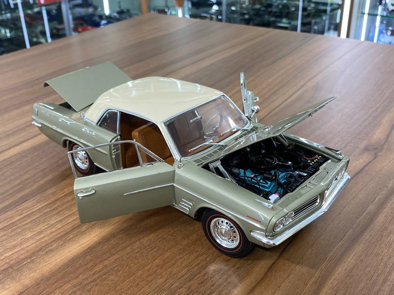 Highway 61 Pontiac LeMans Coupe 1963 -[1/18 Diecast, Green