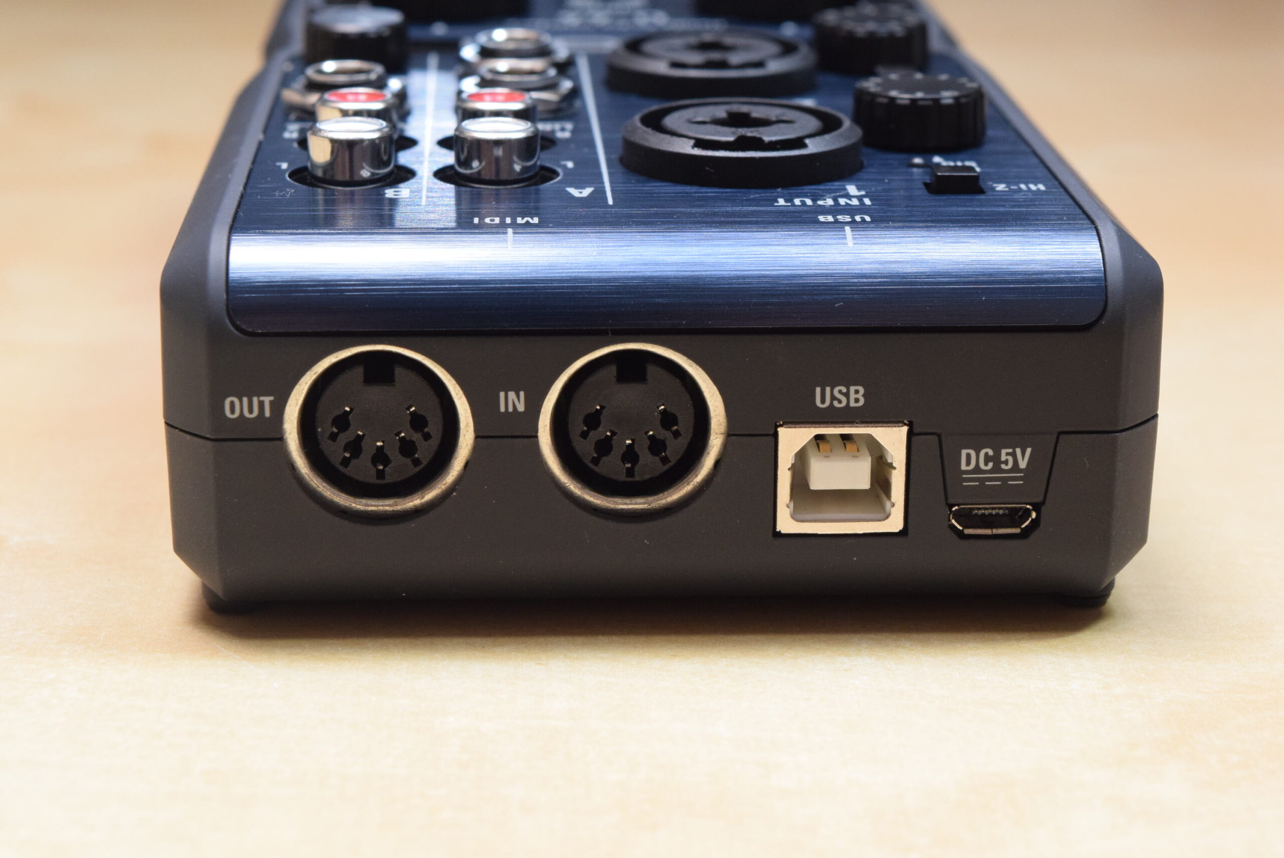 ステージ利用に最適。新発想のモバイル・オーディオIF、ZOOM U-44/U-24