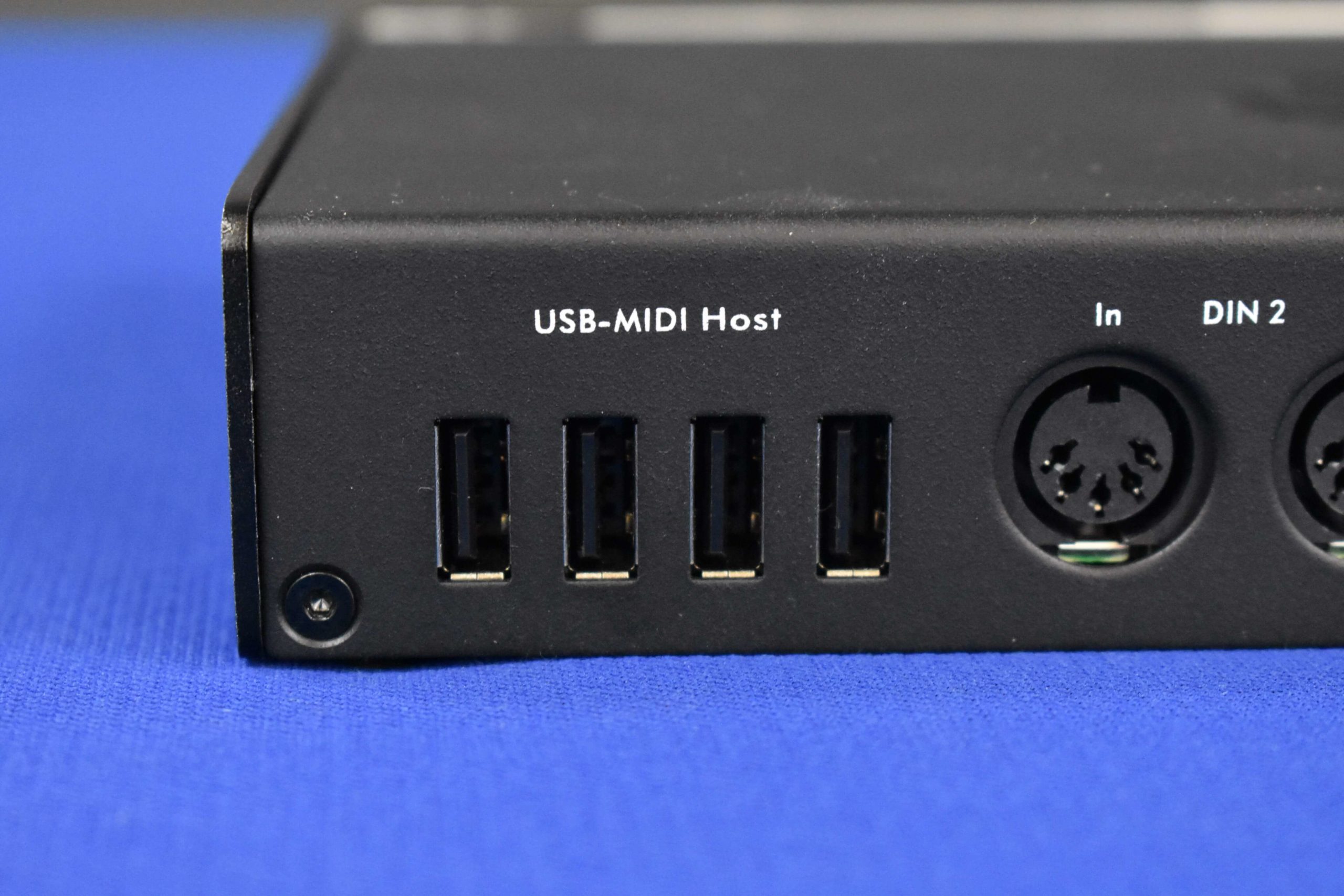 DIN、USB、LAN、PC接続も何でもOK、超強力な最新型MIDIパッチベイ