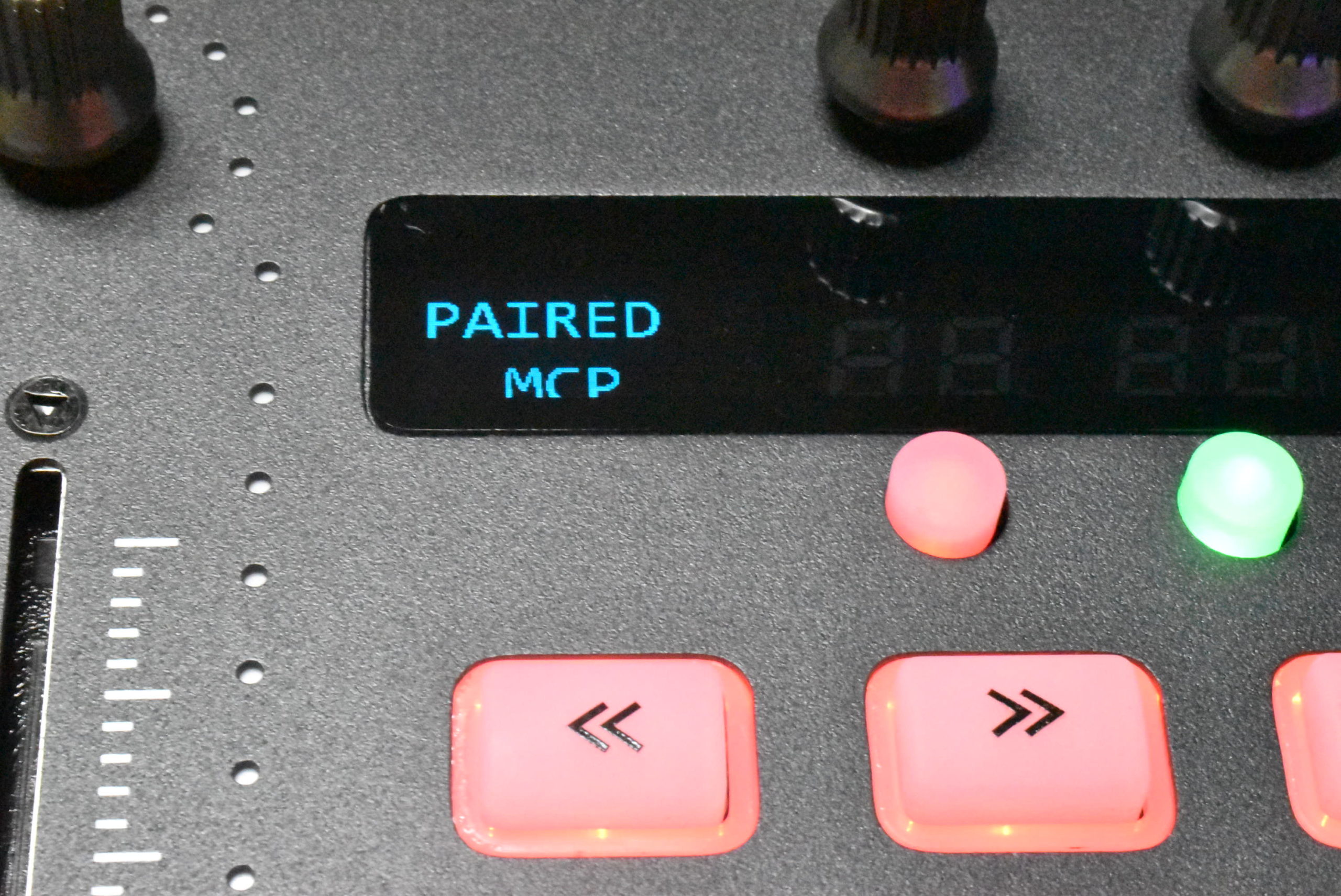 ワイヤレスで利用できるムービングフェーダー搭載の高機能